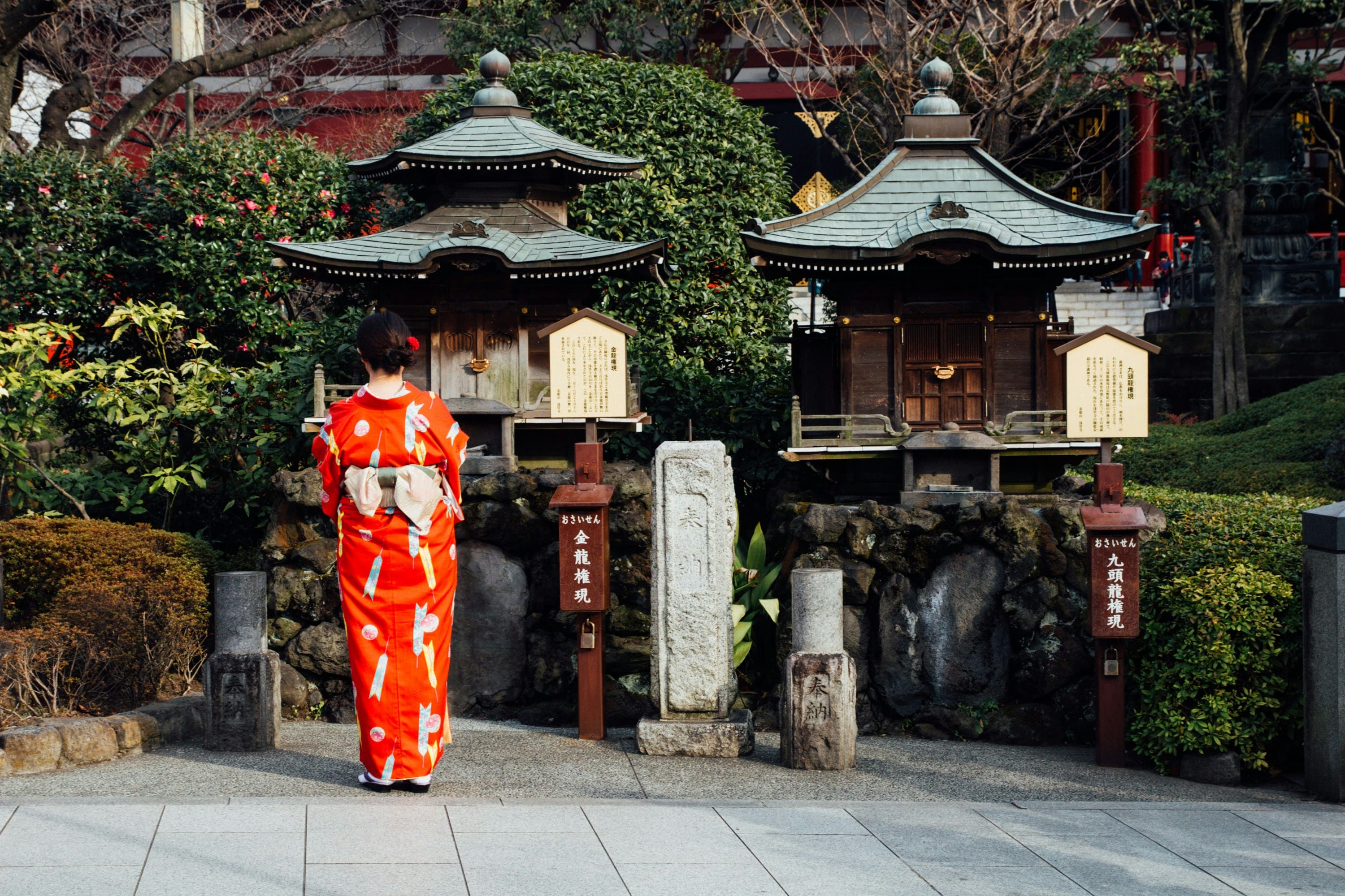 日本のお盆の伝統的な風景